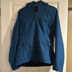 Women’s Northface Windwall Jacket Size Med